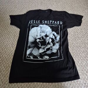 Jeese Sherpared Graphic Tee Clothing Bundle Size M
